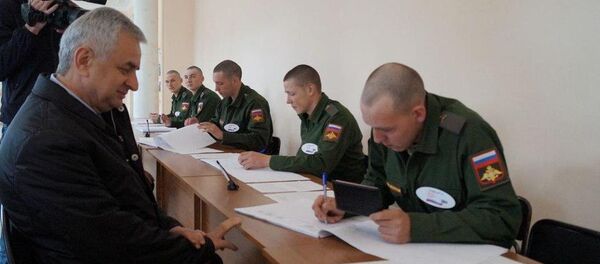 Хаджимба проголосовал на выборах президента России Хаджимба проголосовал на выборах президента России - Sputnik Аҧсны