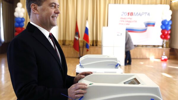 Премьер-министр РФ Д. Медведев принял участие в голосовании на выборах президента РФ - Sputnik Абхазия