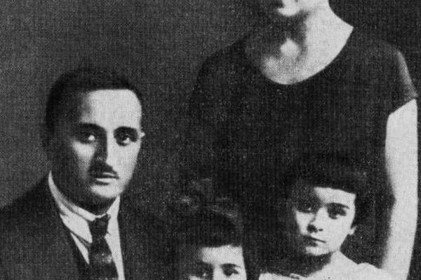 Ефрем Эшба с семьей - Sputnik Абхазия