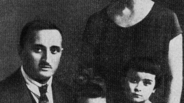 Ефрем Эшба с семьей - Sputnik Абхазия