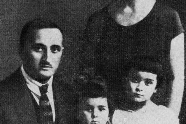 Ефрем Эшба с семьей - Sputnik Абхазия