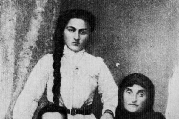 Ефрем Эшба и его мать Марта Зурабовна и сестра Чочо. Сухум 1905 год - Sputnik Абхазия