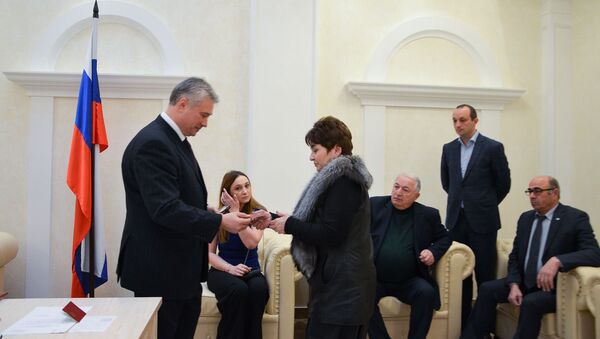 Вручение юбилейных медалей родственникам ветеранов ВОВ - Sputnik Абхазия