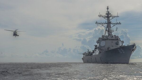 Эсминец Mustin ВМС США в Южно-Китайском море - Sputnik Абхазия