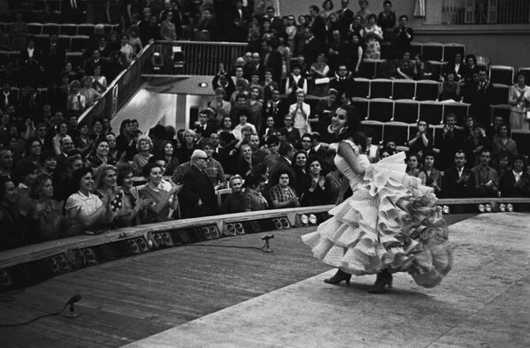 Испанская танцовщица Мария Роса во время концерта в Москве, 1967 год - Sputnik Абхазия