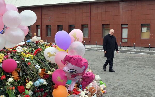 Президент РФ В. Путин почтил память погибших при пожаре в Кемерове - Sputnik Абхазия
