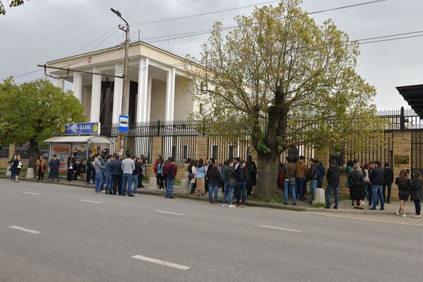 Траурный митинг перед посольством России в Абхазии - Sputnik Абхазия