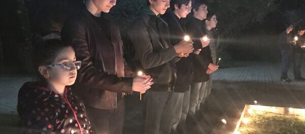 Память жертв пожара в Кемерово почтили в Гудауте у памятника Латской трагедии Память жертв пожара в Кемерово почтили в Гудауте у памятника Латской трагедии - Sputnik Абхазия