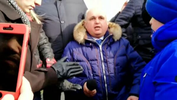 Вице-губернатор Кузбасса Сергей Цивилев на коленях просил прощения за трагедию в ТЦ Зимняя вишня - Sputnik Абхазия