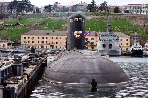 Дизель-электрическая подводная лодка проекта 636.3 Новороссийск у причала - Sputnik Абхазия
