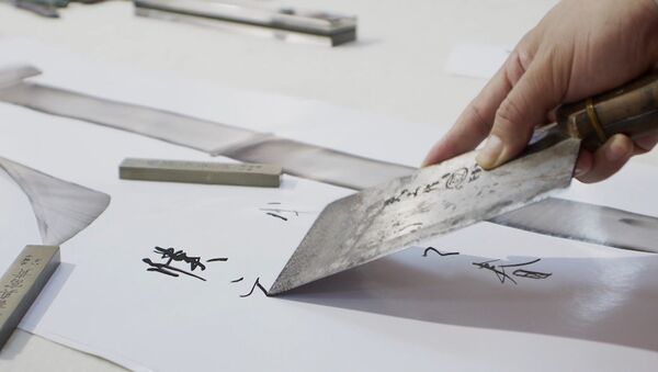 Китайский каллиграф рисует иероглифы поварскими ножами - Sputnik Абхазия