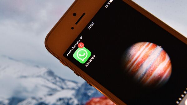 Иконка мессенджера WhatsApp на экране смартфона. - Sputnik Абхазия