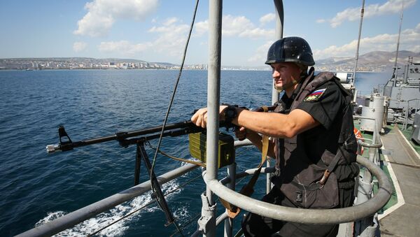 Военнослужащий на корабле военно-морской базы Черноморского флота ВМФ России - Sputnik Абхазия