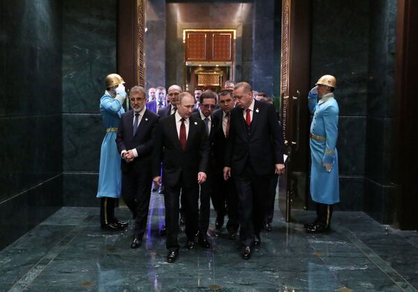 Президент РФ Владимир Путин и президент Турецкой Республики Реджеп Тайип Эрдоган во время встречи в президентском дворце в Анкаре - Sputnik Абхазия