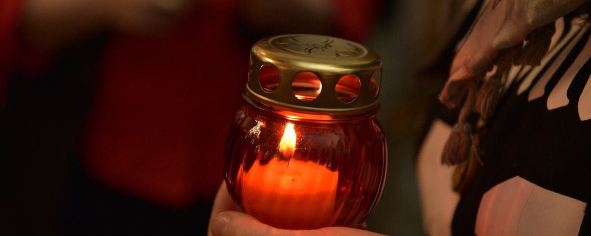 Абхазские паломники передают Благодатный огонь в Сухумский Кафедральный Собор Абхазские паломники передают Благодатный огонь в Сухумский Кафедральный Собор - Sputnik Абхазия, 1920, 12.04.2026