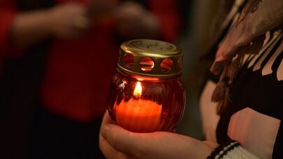 Абхазские паломники передают Благодатный огонь в Сухумский Кафедральный Собор