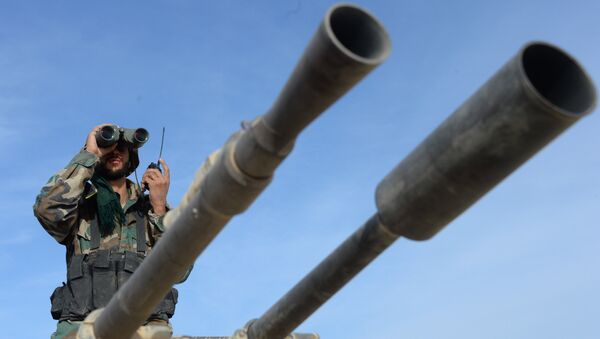 Боей сирийской армии во время наступления на город Эль-Карьятейн, захваченный боевиками. - Sputnik Абхазия