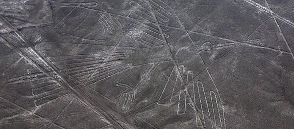 Геоглиф Кондора на плато Наска в Перу Геоглиф Кондора на плато Наска в Перу - Sputnik Абхазия