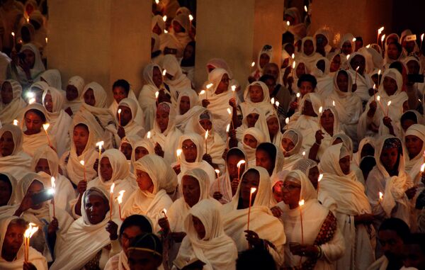 Прихожане во время пасхального богослужения в Эфиопии - Sputnik Абхазия