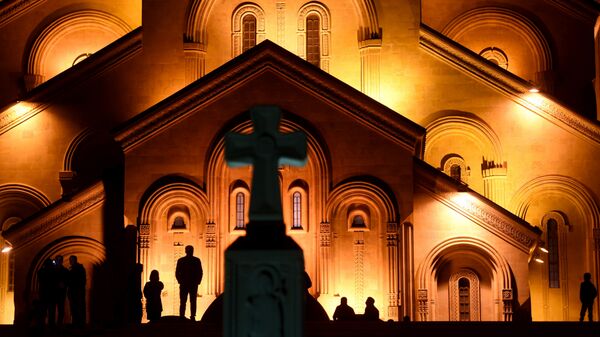 Православная церковь Цминда Самеба в Тбилиси во время празднования Пасхи  - Sputnik Абхазия