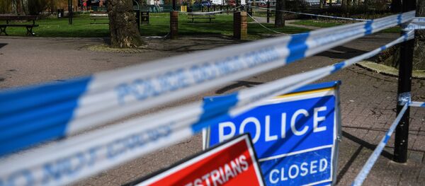 Ограждения, выставленные полицией города Солсбери, у входа в парк, где на скамейке были обнаружены бывший полковник ГРУ Сергей Скрипаль и его дочь Юлия Ограждения, выставленные полицией города Солсбери, у входа в парк, где на скамейке были обнаружены бывший полковник ГРУ Сергей Скрипаль и его дочь Юлия - Sputnik Аҧсны