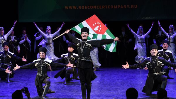 Концерт государственного заслуженного ансамбля народной песни и танца Абхазии в Москве - Sputnik Аҧсны