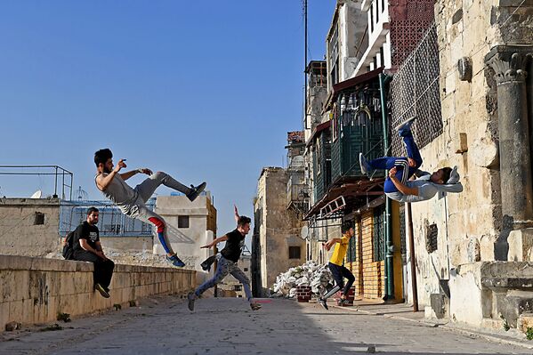 Syrian Teenagers Practice Parkour in Aleppo - Sputnik Абхазия