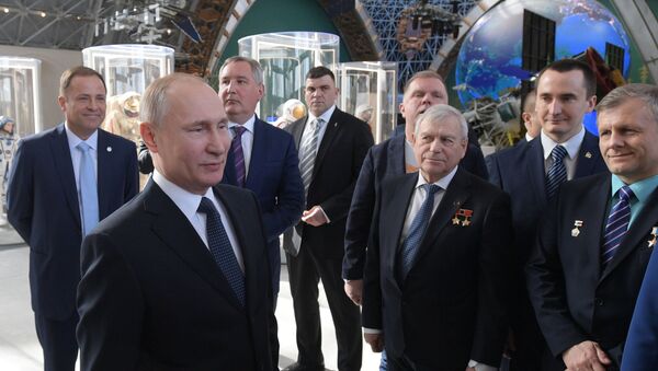 Президент РФ В. Путин посетил центр «Космонавтика и авиация» - Sputnik Абхазия