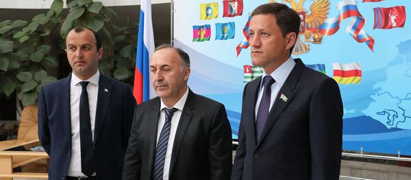 Делегация Парламента Абхазии принимает участие в XXVIII Конференции Южно-Российской Парламентской Ассоциации, которая проходит в Крыму - Sputnik Абхазия