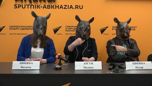 Носороги в Sputnik: смотрите, кто скрывался за масками - Sputnik Абхазия