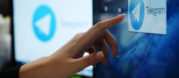 Мессенджер Telegram на экране монитора Мессенджер Telegram на экране монитора - Sputnik Абхазия