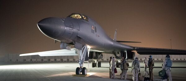 Самолет B-1B Lancer американских ВВС перед ударом по Сирии, 14 апреля 2018 года Самолет B-1B Lancer американских ВВС перед ударом по Сирии, 14 апреля 2018 года - Sputnik Абхазия