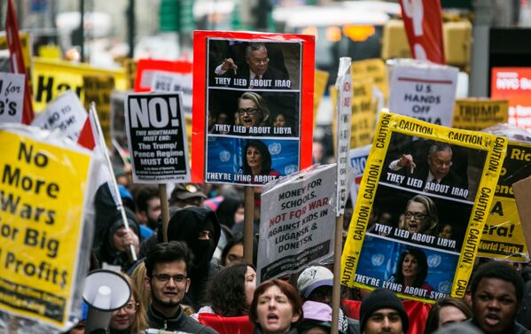 Участники акции протеста против ударов по Сирии в Нью-Йорке - Sputnik Абхазия