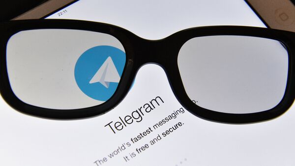 Логотип мессенджера Telegram на экране планшета. - Sputnik Абхазия