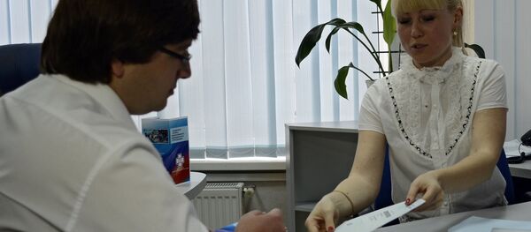 Выдача российских полисов ОМС в Симферополе Выдача российских полисов ОМС в Симферополе - Sputnik Абхазия