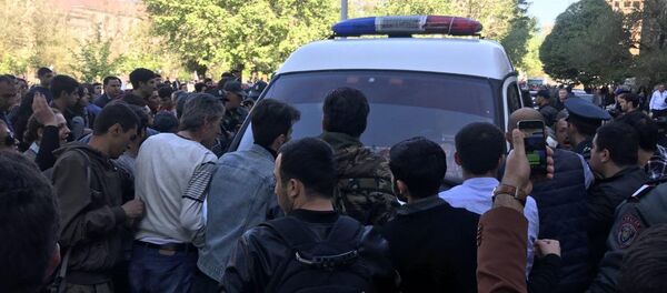 Ситуация у правительственного здания (19 апреля 2018). Ереван Ситуация у правительственного здания (19 апреля 2018). Ереван - Sputnik Аҧсны