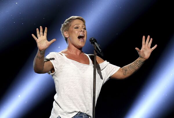 Pink performs Wild Hearts Can't Be Broken at the 60th annual Grammy Awards at Madison Square Garden on Sunday, Jan. 28, 2018, in New York - Sputnik Абхазия