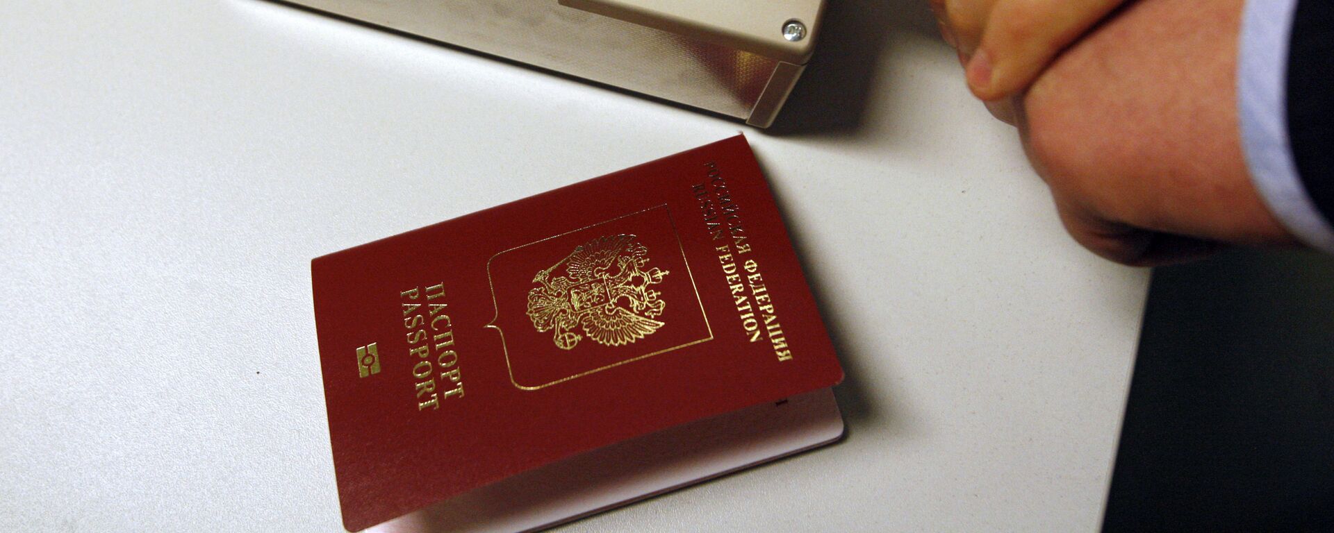 ФМС презентовало образцы документов с отпечатками пальцев - Sputnik Абхазия, 1920, 04.04.2026