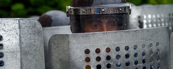 Полицейский на площади Республики (19 апреля 2018). Ереван - Sputnik Абхазия