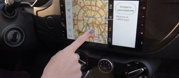 Экран навигатора в автомобиле сервиса Яндекс.Драйв Экран навигатора в автомобиле сервиса Яндекс.Драйв - Sputnik Абхазия
