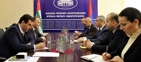 Рабочий визит Даура Кове в Республику Арцах - Sputnik Абхазия