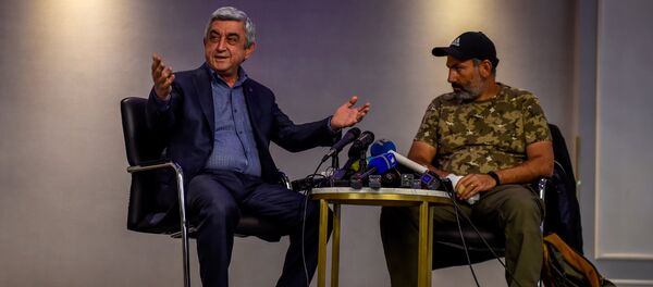 Встреча Премьер-минитра РА Сержа Саргсяна и лидера оппозиционной фракции Елк Никола Пашиняна (22 апреля 2018). Гостиница Marriott Armenia, Ереван - Sputnik Абхазия