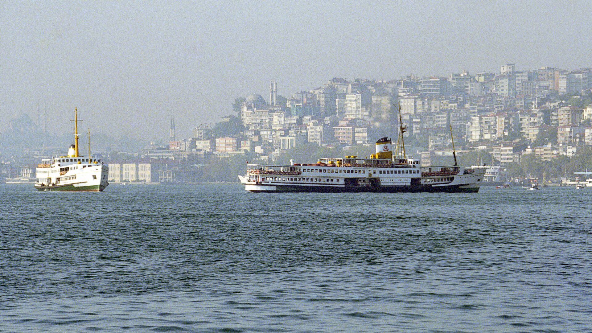 Вид на пролив Босфор в турецком городе Стамбуле - Sputnik Абхазия, 1920, 29.11.2021