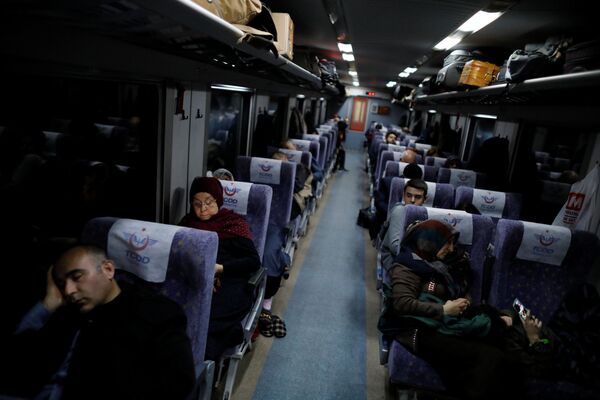 Пассажиры Восточного экспресса, следующего по маршруту из Анкары в Карс, Турция - Sputnik Абхазия