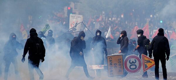 Первомайская демонстрация в Париже - Sputnik Аҧсны