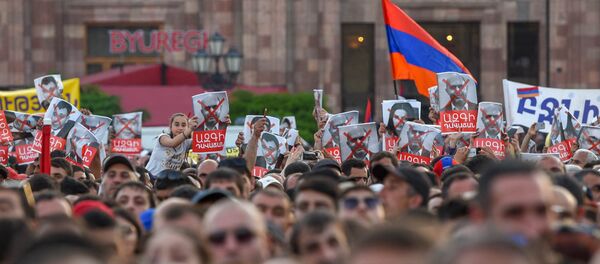 Митинг на площади Республики (2 мая 2018). Еревaн Митинг на площади Республики (2 мая 2018). Еревaн - Sputnik Абхазия
