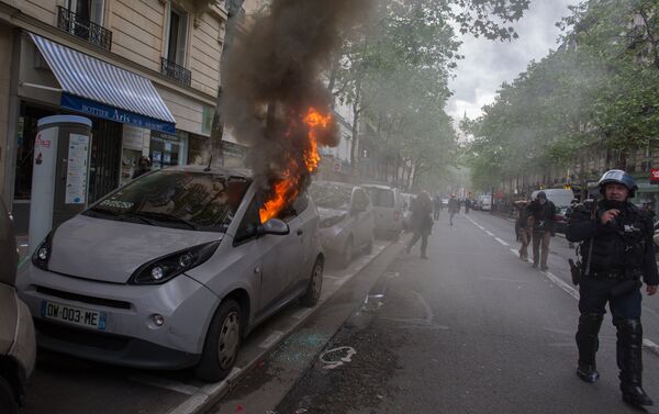Беспорядки во время первомайской демонстрации в Париже - Sputnik Абхазия