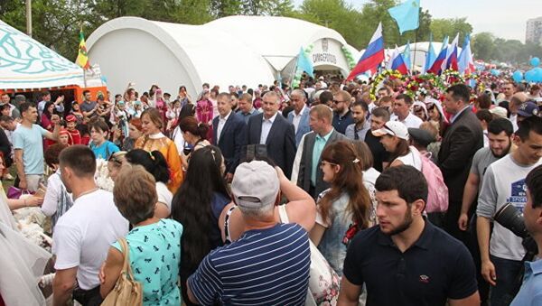 Глава Крыма Сергей Аксенов на празднике Хыдырлез. 5 мая 2018 года - Sputnik Абхазия