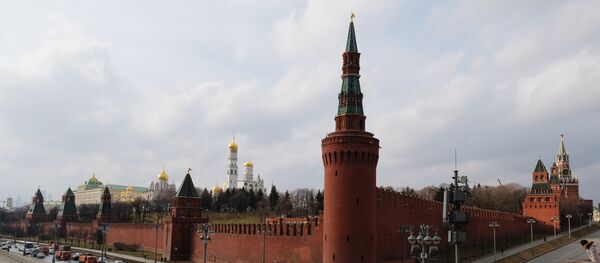 Московский Кремль. Угол Кремлевской набережной и площади Васильевский спуск. В центре - Беклемишевская башня. Московский Кремль. Угол Кремлевской набережной и площади Васильевский спуск. В центре - Беклемишевская башня. - Sputnik Абхазия