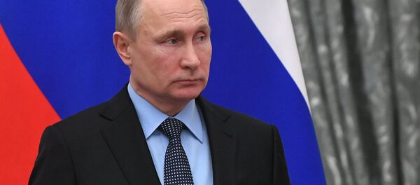 Президент РФ В. Путин на церемонии подписания соглашения между общероссийскими объединениями профсоюзов, работодателей и правительством РФ Президент РФ В. Путин на церемонии подписания соглашения между общероссийскими объединениями профсоюзов, работодателей и правительством РФ - Sputnik Аҧсны